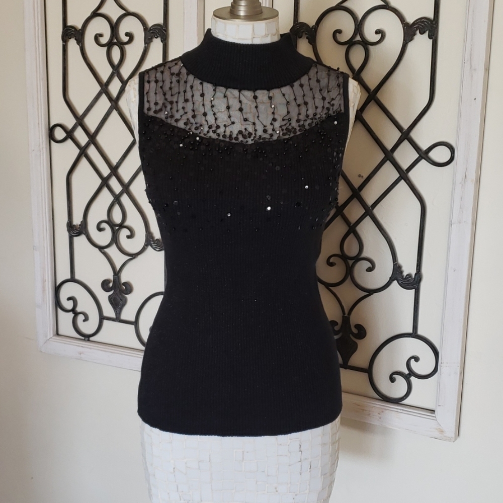 Sleeveless sweater top with sequins